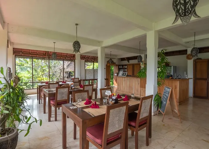 Hotel Lesong And Restaurant Munduk