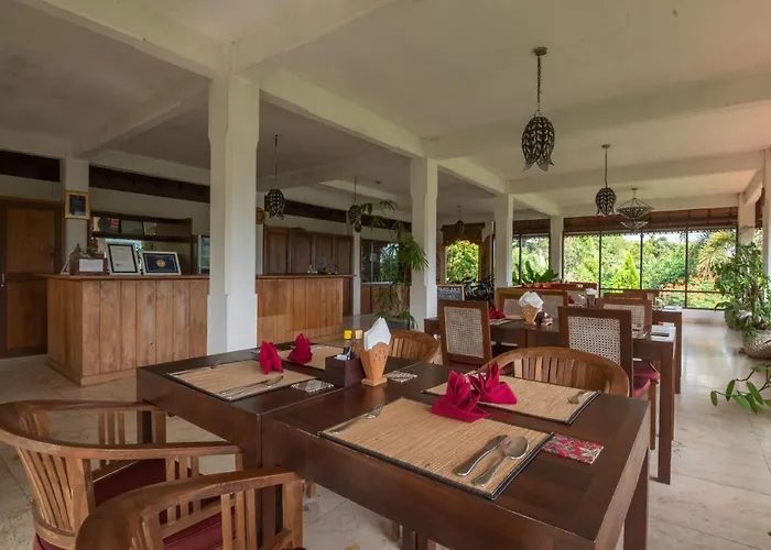 Lesong And Restaurant Munduk