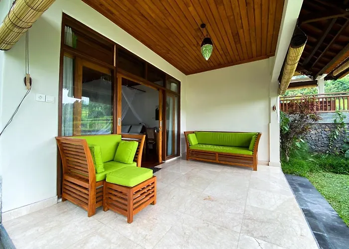 Lesong And Restaurant Munduk