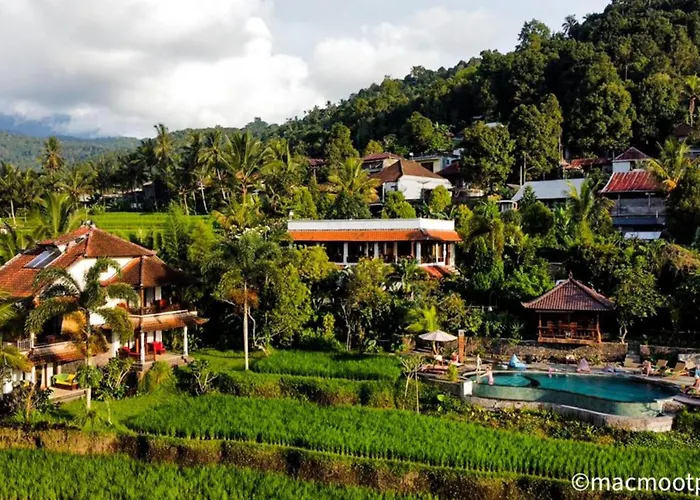 Lesong And Restaurant Munduk