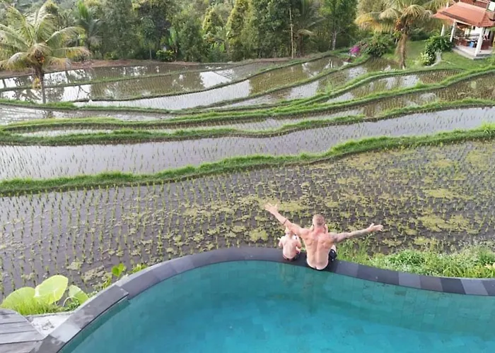 Lesong And Restaurant Munduk