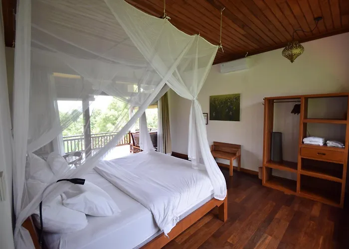 Lesong And Restaurant Hotel Munduk
