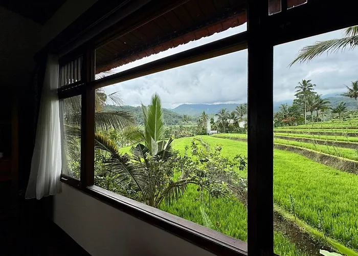 Hotel Lesong And Restaurant Munduk