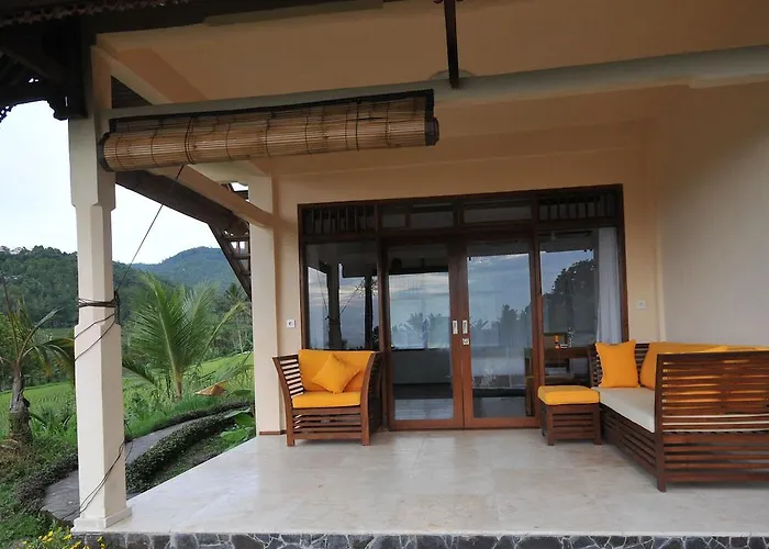 Hotel Lesong And Restaurant Munduk